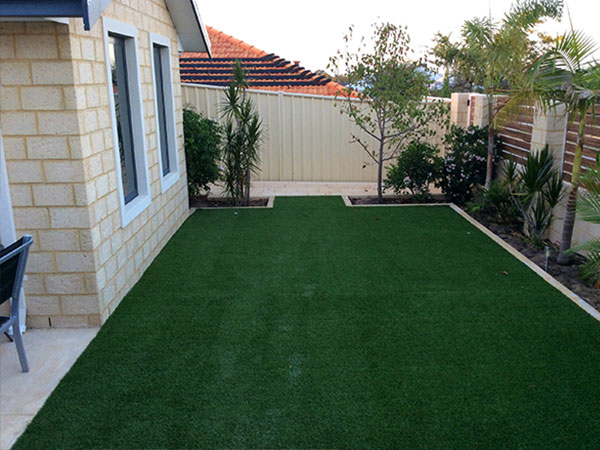 synthetic-lawn-