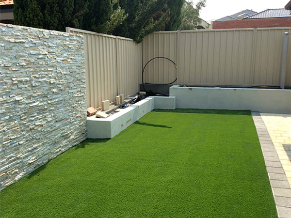 synthetic-lawn-